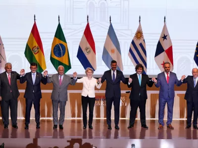 Panama's President Jose Raul Mulino, from left, Bolivian President Rodrigo Paz, European Council President Antonio Costa, European Commission President Ursula von der Leyen, Paraguay's President Santiago Pena, Argentina's President Javier Milei, Uruguay's President Yamandu Orsi and Brazilian Minister of Foreign Affairs Mauro Vieira, pose for a group photo during a meeting to sign a free trade deal between the European Union and Mercosur in Asuncion, Paraguay, Saturday, Jan. 17, 2026. (AP Photo/Jorge Saenz)
