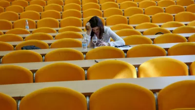 - simbolična fotografija 2016 - šolstvo - študij - dijaki in študenti - študijski programi - izobraževanje - predavalnica - zagovor diplome //FOTO: Tomaž Skale / Foto: Tomaž Skale