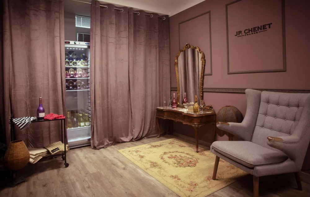  F Nina Žnidar&scaron;ič