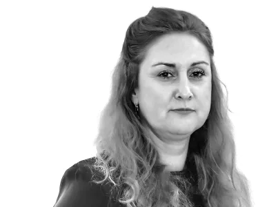 Neža Mrevlje- Redakcija Dnevnik 2024 - portreti za komentarje in kolumne - kolumnisti - komentatorji &ndash; novinarji - //FOTO: Tomaž Skale