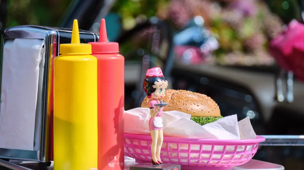 Spremembe bodo vidne predvsem v hotelih in v restavracijah s hitro prehrano. / Foto: Istock