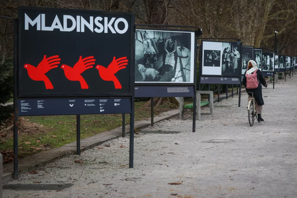 Ljubljana, Jakopicevo sprehajalisce v Tivoliju.Odprtje razstave ob 70-letnici Slovenskega mladinskega gledalisca.