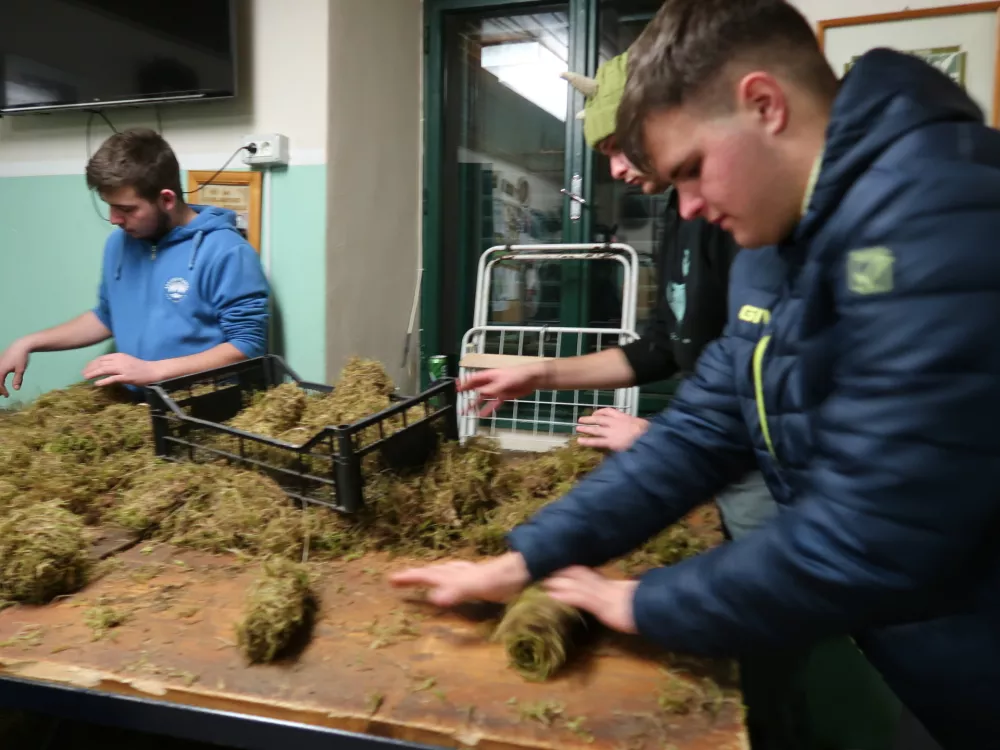 Laufarija Cerkno. Laufarkomanda, priprave napustovanje, laufarji, 70-obletnica ponovne oživitve &scaron;ege, pustne &scaron;ege, Cerkljanska, izdelovanje pusta / Foto: Nata&scaron;a Bucik Ozebek