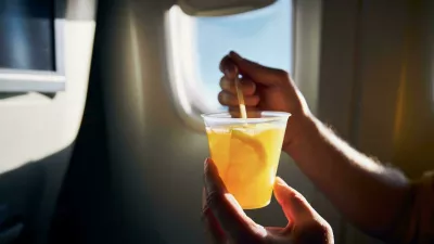 Alkohol na letalu. Foto: Reuters/Alamy