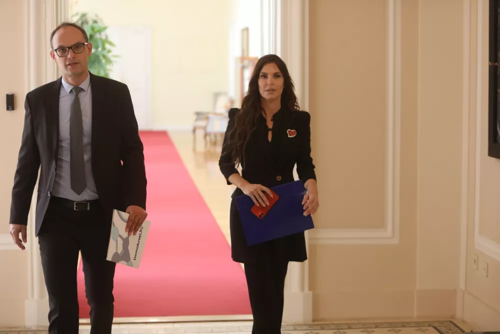 Golob v Ljubljani, leva kanibalizacija na Obali, desno razbijanje v Ajdov&scaron;čini