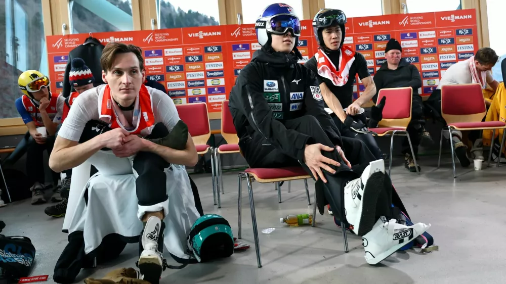 Ski Jumping - Ski Flying World Championships - Heini-Klopfer Ski Flying Hill, Oberstdorf, Germany - January 22, 2026 Slovenia's Domen Prevc, Japan's Ryoyu Kobayashi and Japan's Ren Nikaido during the men's individual flying hill training REUTERS/Kai Pfaffenbach