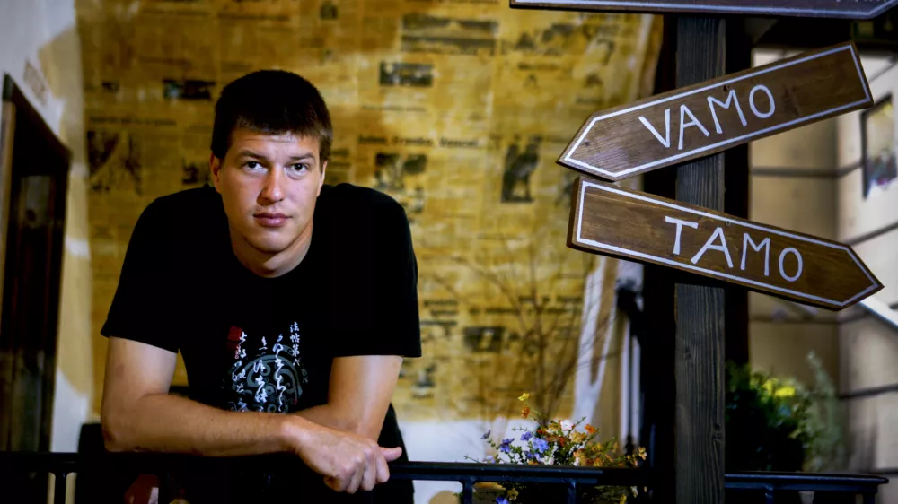 Goran Vojnović, filmski in televizijski režiser ter scenarist, pisatelj, pesnik in kolumnist Dnevnika,//FOTO: Bojan Velikonja OPOMBA: ZA OBJAVO V PRILOGI &ndash; DNEVNIKOV OBJEKTIV - INTERVJU 2013 / Foto: Bojan Velikonja