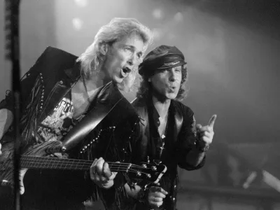 05 November 1991, Hesse, FrankfurtMain: Scorpions frontman Klaus Meine (R) and bassist Francis Buchholz take part in a performance by the German hard rock band Scorpions in Frankfurt am Main. The former bassist of the legendary German rock band Scorpions has died at the age of 71, his family said on Friday. Photo: Dieter Roosen/dpa