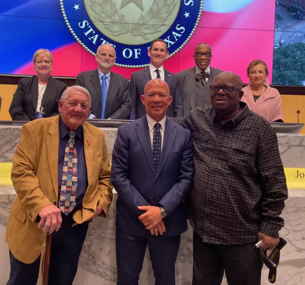 Sin umrojene (levo) in sin po nedolžnem osmrčenega Tommyja Leeja Walkerja (desno). Foto: Policijsko okrožje Dallas