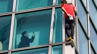 Climber Alex Honnold interacts with onlookers free soloing Taipei 101 Skyscraper in Taipei, Taiwan, January 25, 2026 REUTERS/Ann Wang