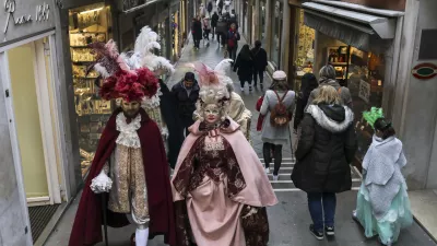 - Benetke - zaradi &scaron;irjenja koronavirusa prepovedane vse javne prireditve, vključno z bene&scaron;kim pustnim karnevalom - 25.02.2020 &ndash; ITALIJA &ndash; Koronavirus - žari&scaron;če koronavirusa v Italiji je v Lombardiji, več okuženih je &scaron;e v Benečiji, ter Emiliji-Romanji - &scaron;tevilo okuženih z virusom SARS-CoV-2 na evropskih tleh se je povzpelo na 229 in doslej zahteval sedem življenj, //FOTO: Jaka Gasar