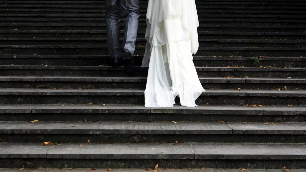 &Scaron;tajerka po poroki izvedela, da se je poročila z žigolom