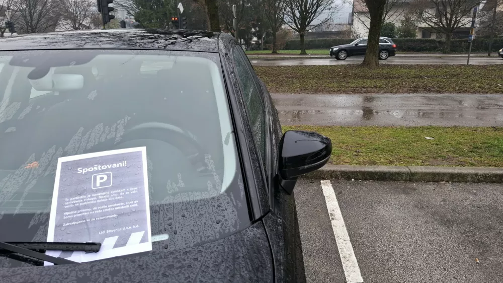 25.1.2026 - &Scaron;tepanjsko naselje - parkiranje - Obvestilo pred trgovino LidlFoto: Luka Cjuha