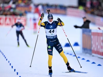 FILED - 17 January 2026, Bavaria, Ruhpolding: Sweden's winner Sebastian Samuelsson crosses the finish line of the Men's 10 km sprint competition of the IBU&nbsp;Biathlon World Cup. Photo: Sven Hoppe/dpa