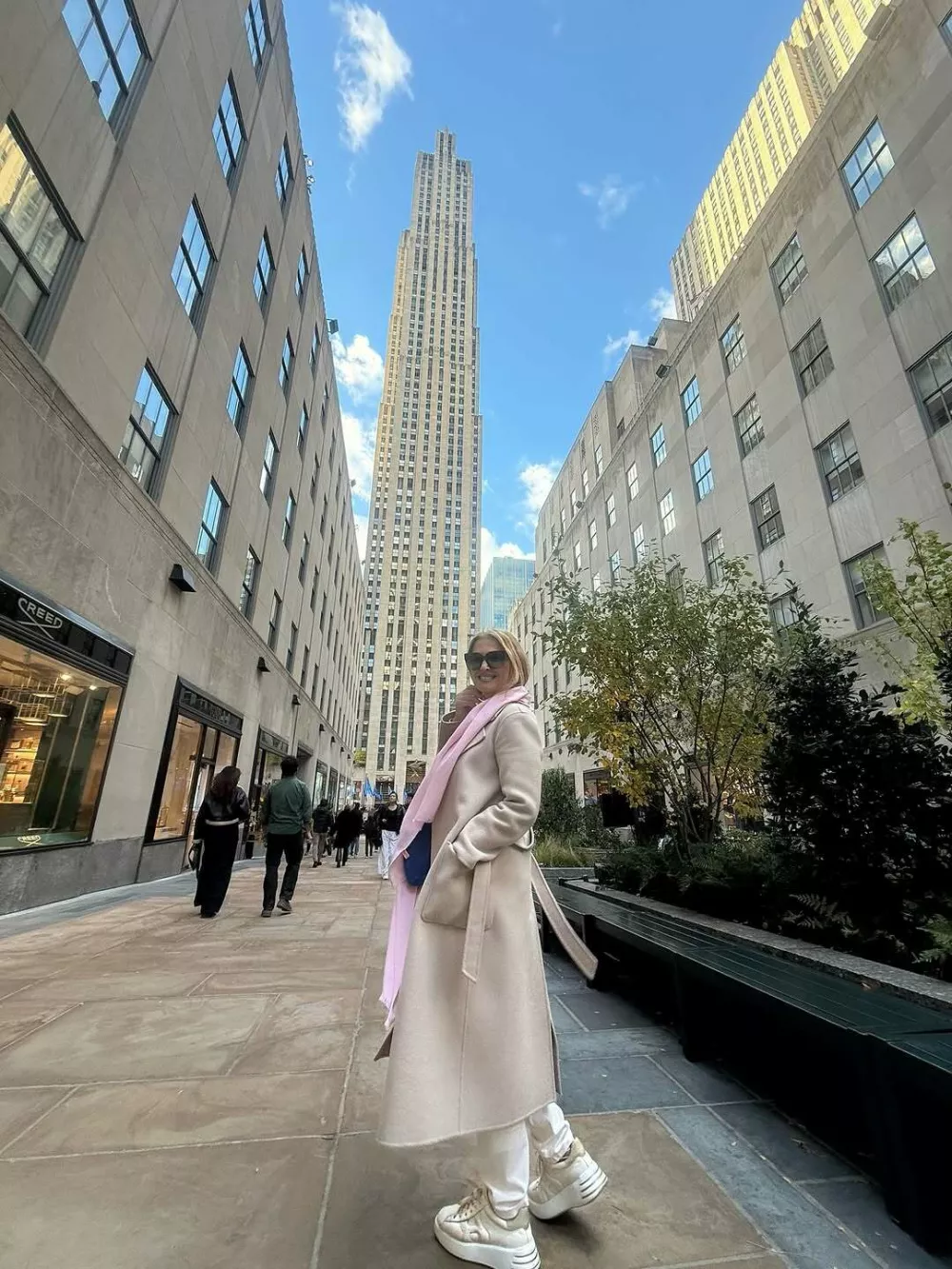 Helena Blagne je bila v New Yorku in mediji so pohvalili njen izbran okus za oblačenje v centru nadaljevanke Seks v mestu. 