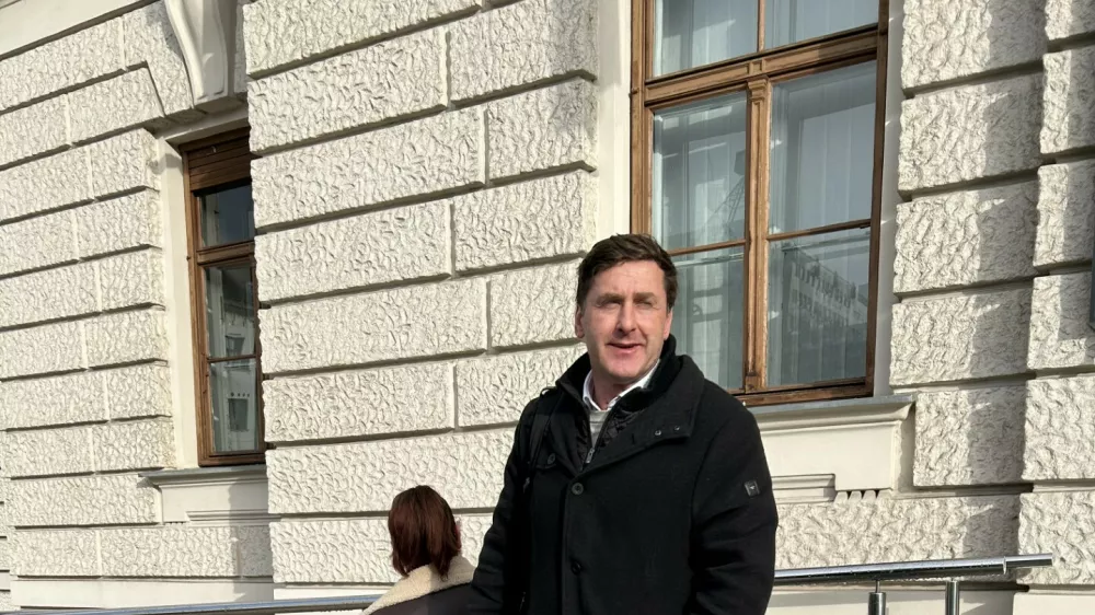 Mladoporočenca ostala brez daril, je bila vpletena čistilka?