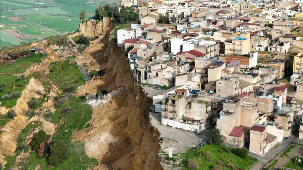 Pogled na naravno katastrofo, ki je včeraj prizadela mesto. / Foto: Profimedia