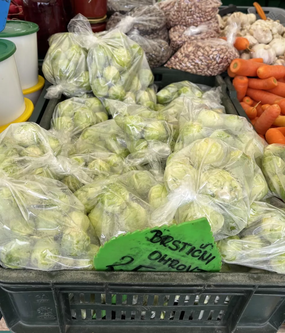 (CENE NA TRŽNICI) Po katerem ohrovtu je največ povpra&scaron;evanja?