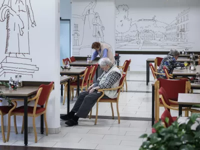 - 05.12.2025 - Robert Golob je obiskal Dom Starej&scaron;ih Občanov &Scaron;i&scaron;ka- starost, starostniki, dolgotrajna oskrba//FOTO: Jaka Gasar