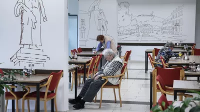 - 05.12.2025 - Robert Golob je obiskal Dom Starejših Občanov Šiška- starost, starostniki, dolgotrajna oskrba//FOTO: Jaka Gasar