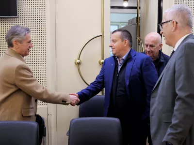 Ljubljana, vlada.Srecanje predsednika vlade s predstavniki gospodarskih zdruzenj in organizacij.Predsednik vlade Robert Golob in predsednik SBC Joc Pececnik.