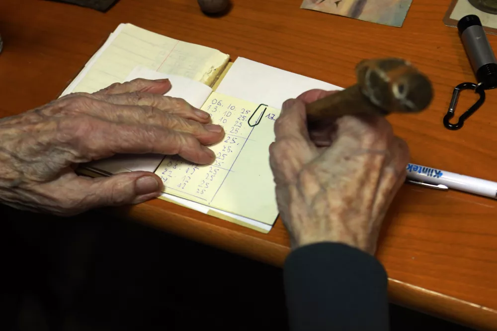 Nenavadno življenje 97-letnega Staneta: Spal v krsti, lovil znanje, prepariral živali