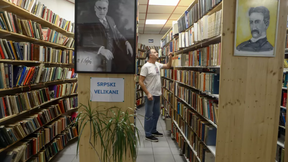 Največja srbska knjižnica zunaj Srbije: Knjige in &scaron;port z roko v roki
