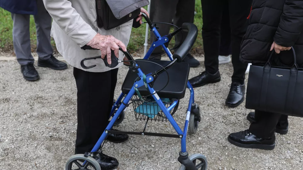 - upokojenci, opora, starostniki- 17.04.2025 - odkritje spominske table, posvečene humanitarki Aniti Ogulin (1952-2024), ki ga pripravljata Zveza Anita Ogulin in ZPM v sodelovanju z Dru&scaron;tvom Zeleni prstan//FOTO: Jaka Gasar