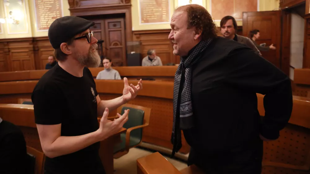 Jankovićeva obljuba umetnikom: Dokler sem jaz tukaj, se &scaron;ole nihče ne bo dotikal