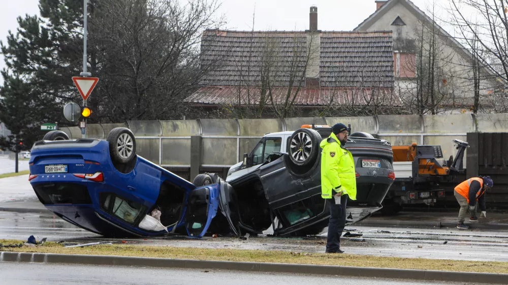 26.11.2025 - Prometna nesreča - &Scaron;martinska cesta - policijaFoto: Luka Cjuha