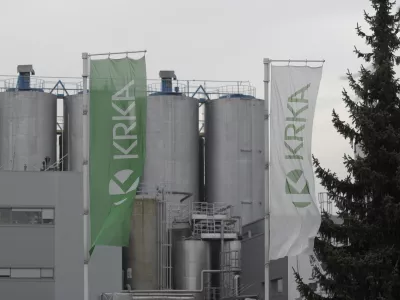 - KRKA, farmacevtska družba, Novo Mesto, uprava predstavila dosežke v letu 2011 in načrte za leto 2012  stavba - podjetje - tovarna//FOTO: Tomaž Zajel&scaron;nik