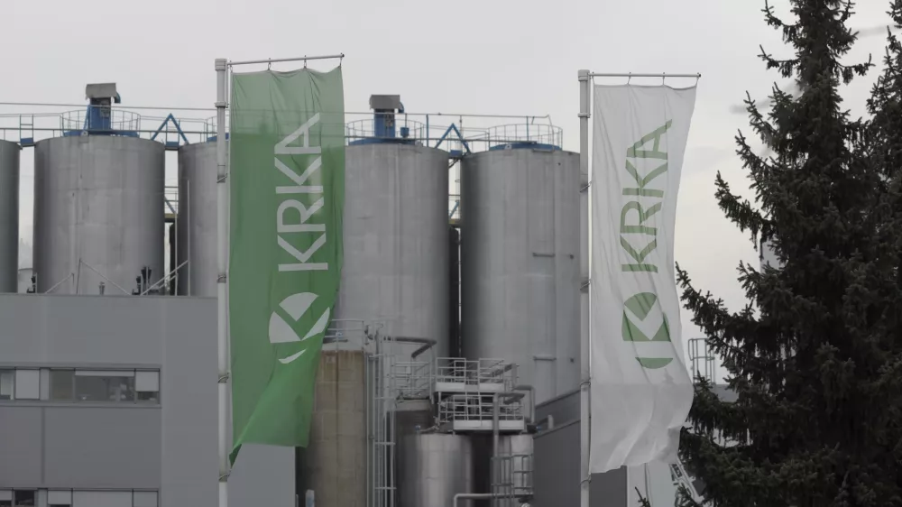 - KRKA, farmacevtska družba, Novo Mesto, uprava predstavila dosežke v letu 2011 in načrte za leto 2012  stavba - podjetje - tovarna//FOTO: Tomaž Zajel&scaron;nik