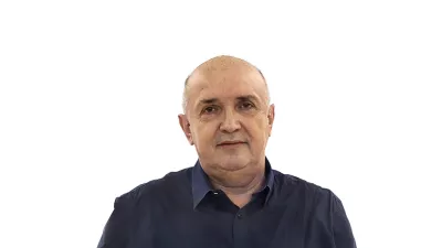 Darijan KoširZA ONLINE - Redakcija Dnevnik 2024 - portreti za komentarje in kolumne - kolumnisti - komentatorji – novinarji - portret //FOTO: Luka Cjuha