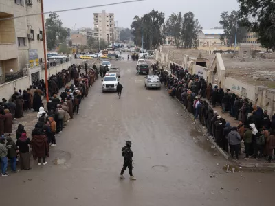 FILED - 28 January 2026, Syria, Ar Raqqah: Members of the SDF queue to surrender their weapons and receive settlement papers at the settlement center opened by the Syrian government in Ar Raqqah. This center is intended to allow all members who wish to surrender their weapons and regularize their status to do so, thus avoiding legal prosecution. Photo: Moawia Atrash/dpa