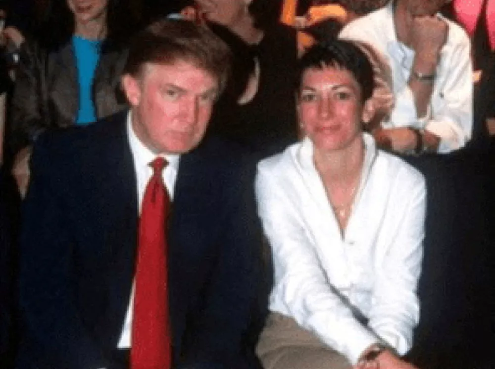 Ghislaine Maxwell and Donald Trump are shown in this image released by the Department of Justice in Washington, D.C., U.S., on December 23, 2025 as part of a new trove of documents from its investigations into the late financier and convicted sex offender Jeffrey Epstein. U.S. Justice Department/Handout via REUTERS  THIS IMAGE HAS BEEN SUPPLIED BY A THIRD PARTY   TPX IMAGES OF THE DAY / Foto: U.s. Justice Department