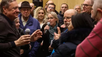 - Zoran Janković, Župan Mestne Občine Ljubljana.- 29.01.2026. - Terenski sestanek Župana MOL s prebivalci Štepanjskega naselja zaradi spremenjenega režima parkiranja v naselju.Štepanjsko naselje, parkiranje, pomanjkanje parkirišč.//FOTO: Bojan Velikonja