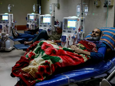 Palestinian patients with kidney failure undergo dialysis treatment at Al-Aqsa Martyrs Hospital, in Deir al-Balah, central Gaza Strip, February 1, 2026. REUTERS/Mahmoud Issa