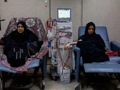 Palestinian patients with kidney failure undergo dialysis treatment at Al-Aqsa Martyrs Hospital, in Deir al-Balah, central Gaza Strip, February 1, 2026. REUTERS/Mahmoud Issa