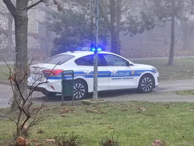 11.12.2025. Slavonski Brod - Prevrnuo se čamac u Savi u Slavonskom Brodu u četvrtak rano ujutro, policija je iz hladne rijeke izvukla vi&scaron;e od deset ljudi, Photo: Zeljka Gavranovic/PlusPortal/PIXSELLSava, Slavonski brod, migranti, hrva&scaron;ka policija, reka Sava,