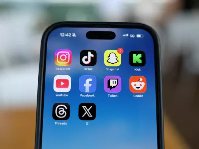 FILE PHOTO: Instagram, TikTok, Snapchat, Kick, YouTube, Facebook, Twitch, Reddit, Threads and X applications are displayed on a mobile phone ahead of new law banning social media for users under 16 in Australia, in this picture illustration taken on December 9, 2025. REUTERS/Hollie Adams/Illustration/File Photo