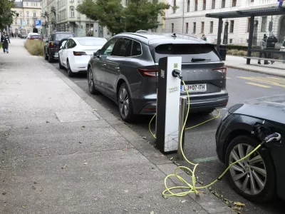 14.11.2024 - simbolična fotografija - električni avto - avto na elekriko - električni pogon - električna polnilnicaFOTO: LUKA CJUHA