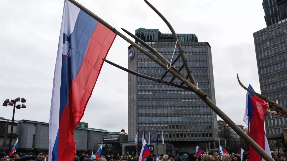 - vile- 06.02.2026. - Protest kmetov pred parlamentom v organizaciji Združenja slovenske kmečke iniciative.- Slovenska kmečka iniciativa, kmetje, kmet,//FOTO: Bojan Velikonja