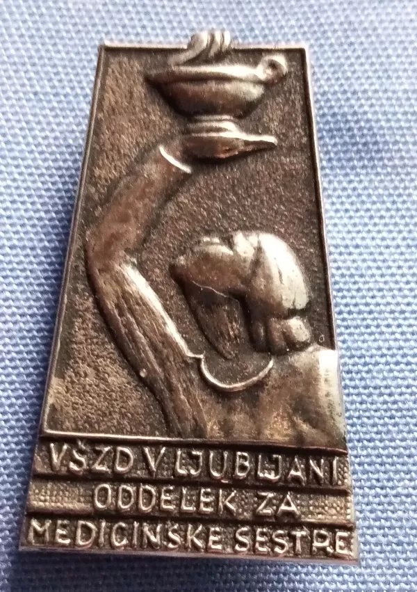 Imate doma staro sestrsko značko? Pomagajte Boru re&scaron;iti del dedi&scaron;čine