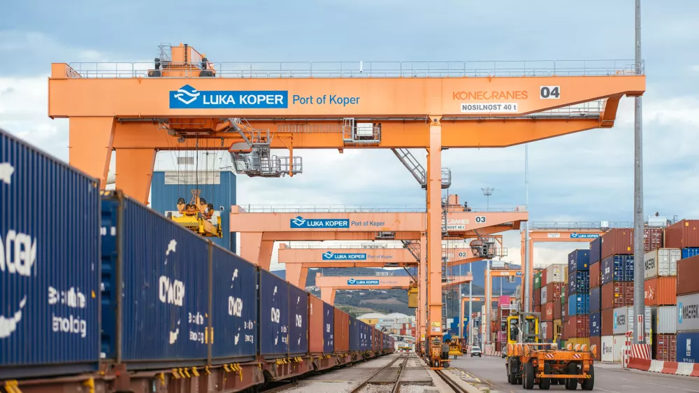 Luka Koper, pristani&scaron;če, žerjav 