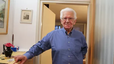 Janez Žmavc, ukradeni otrok, letnik 1932, kasnej&scaron;i profesor na Fakulteti za gradbeni&scaron;tvo in geodezijo, snovalec predpisov o cestah / Foto: Nata&scaron;a Bucik Ozebek