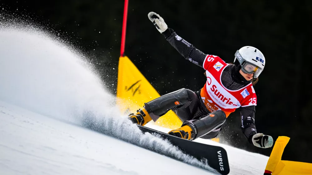 Gloria Kotnik of Slovenia in action during the qualifying round of the FIS Alpine Snowboard Parallel Slalom race, in Davos, Switzerland, Saturday, Dec. 20, 2025. (Gian Ehrenzeller/Keystone via AP)
