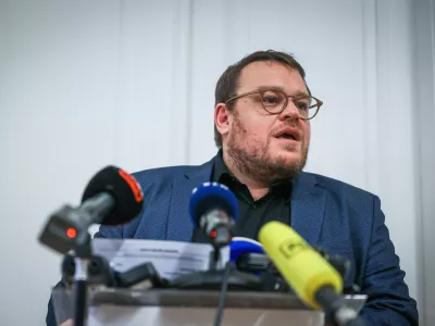 Ljubljana, sedez Levice.Novinarska konferenca Levice in Vesne o predstavitvi skupnega volilnega programa.Minister za solidarno prihodnost Simon Maljevac.