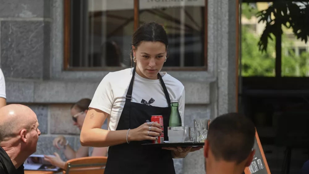 Turistični delavciDelo v vročini&scaron;tudentsko delo10.07.2024 - Vročinski val v Ljubljani FOTO: Nik Erik Neubauer