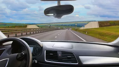 View from the windshield of a car driving road / Foto: Apriori1