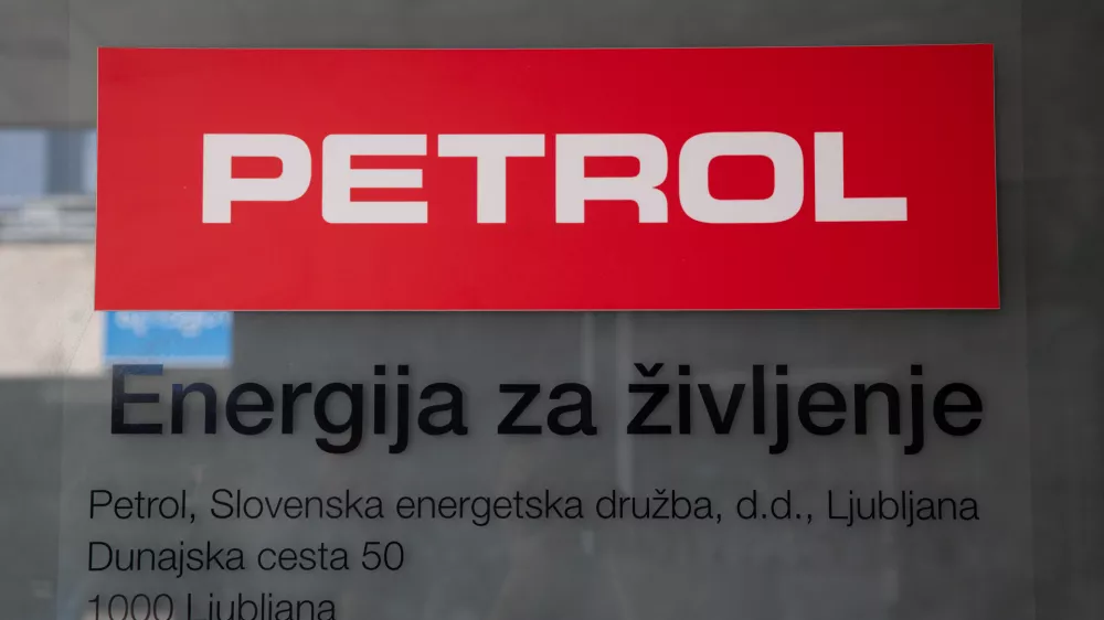Ljubljana, pred upravno stavbo druzbe Petrol.Izjava za medije predsednika uprave Petrola Sase Bergerja.